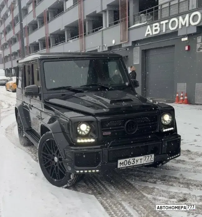 Номер М063УТ777 на автомобиле