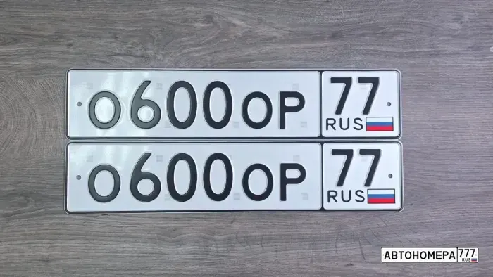 Номер О600ОР77 на автомобиле
