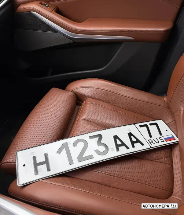 Номер Н123АА77 на автомобиле
