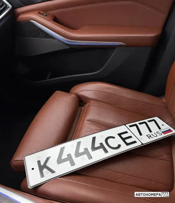 Номер К444СЕ777 на автомобиле
