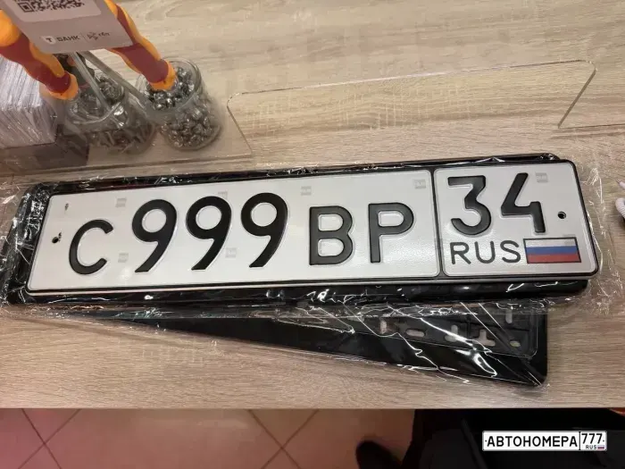 Номер С999ВР34 на автомобиле