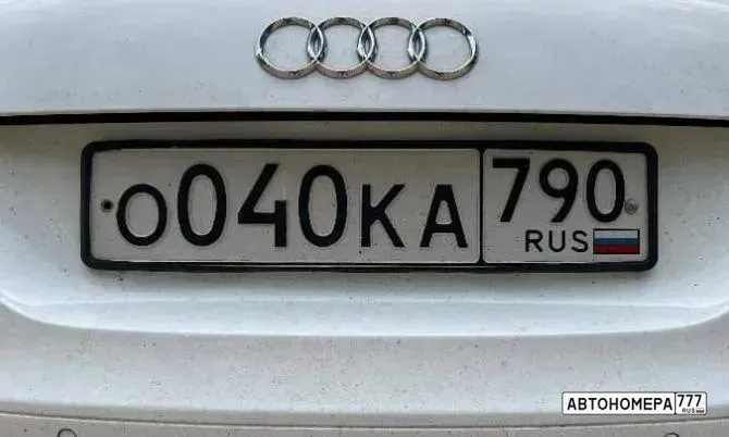 Номер О040КА790 на автомобиле