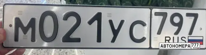 Номер М021УС797 на автомобиле