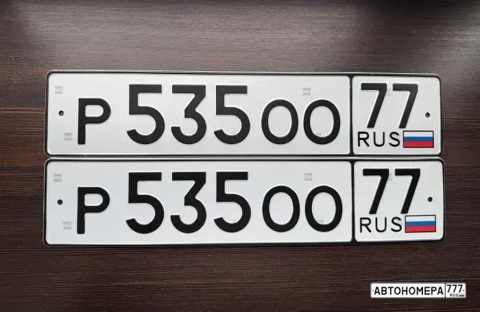 Номер Р535ОО77 на автомобиле