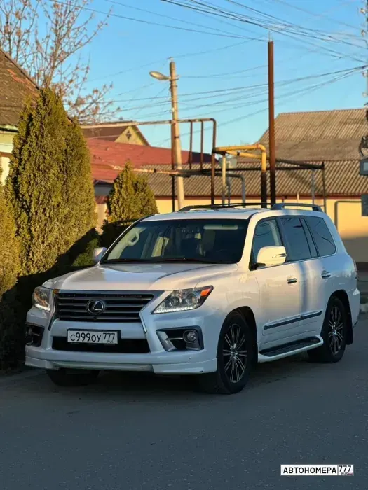 Номер С999ОУ777 на автомобиле