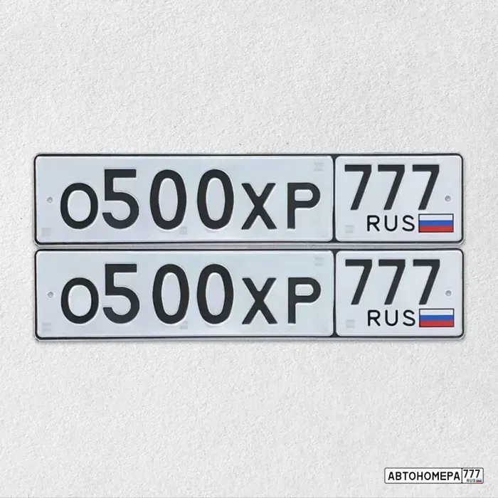 Номер О500ХР777 на автомобиле