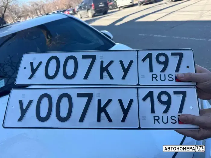 Номер У007КУ197 на автомобиле