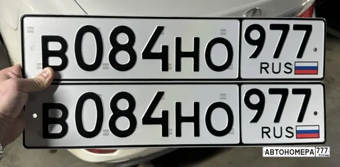 Номер В084НО977 на автомобиле