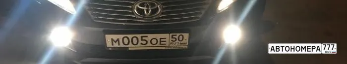 Номер М005ОЕ50 на автомобиле
