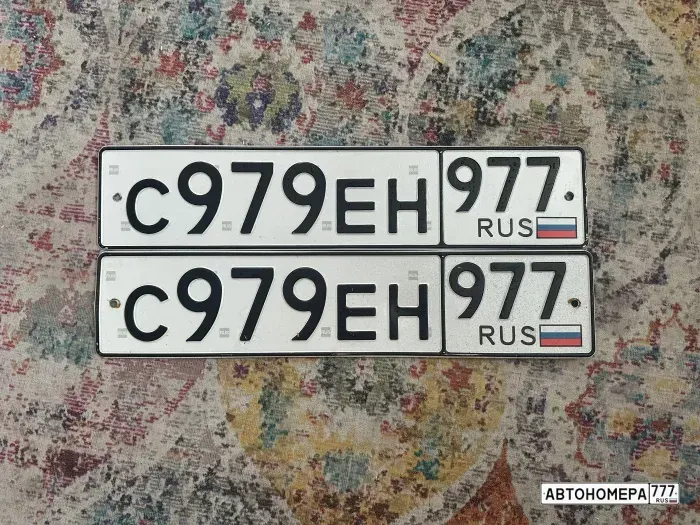 Номер С979ЕН977 на автомобиле