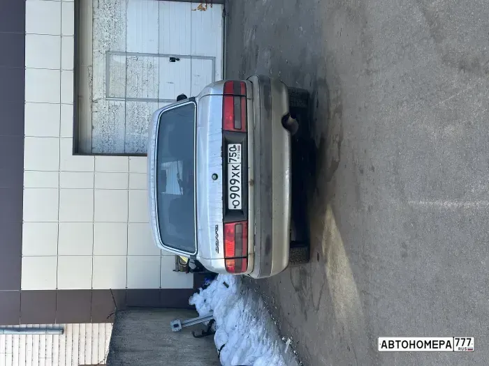 Номер О909ХК750 на автомобиле