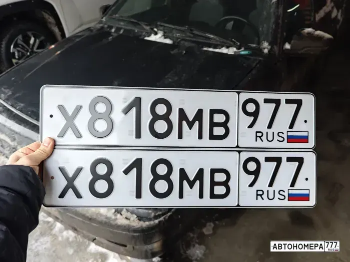 Номер Х818МВ977 на автомобиле