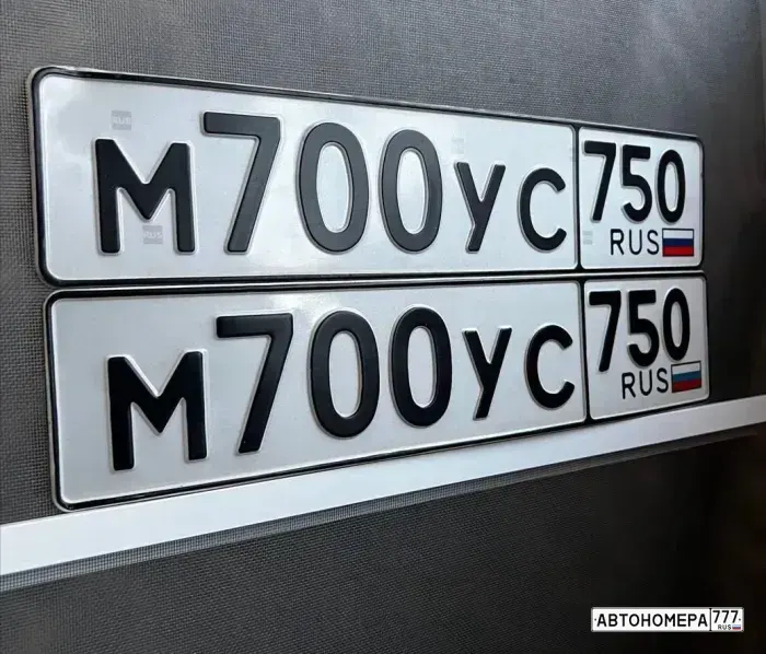 Номер М700УС750 на автомобиле