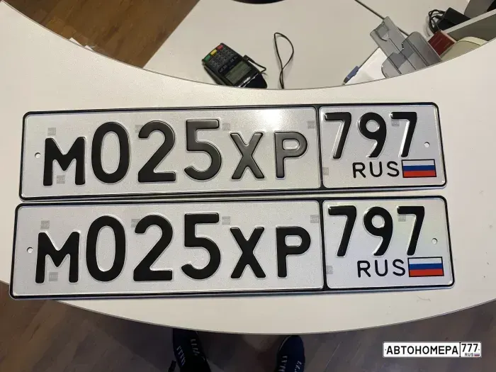 Номер М025ХР797 на автомобиле