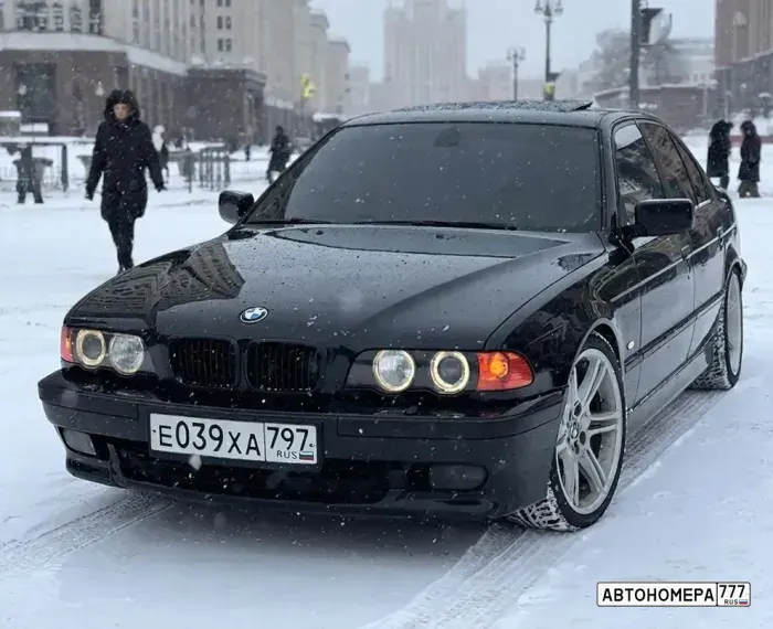 Номер Е039ХА797 на автомобиле