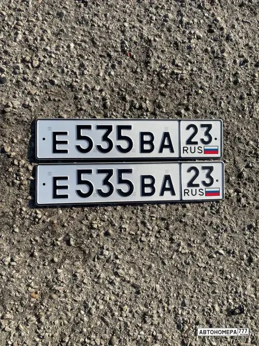 Номер Е535ВА23 на автомобиле