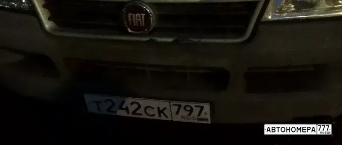 Номер Т242СК797 на автомобиле
