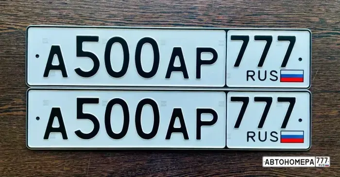 Номер А500АР777 на автомобиле