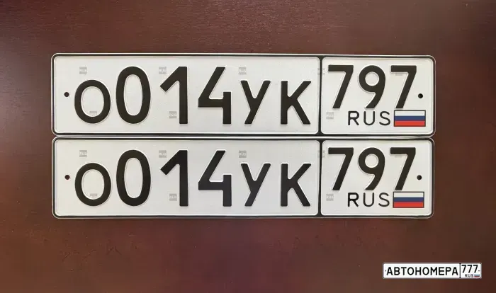 Номер О014УК797 на автомобиле