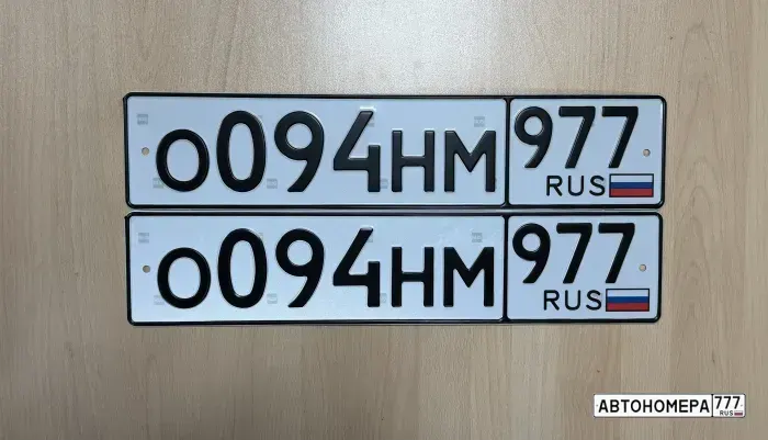 Номер О094НМ977 на автомобиле