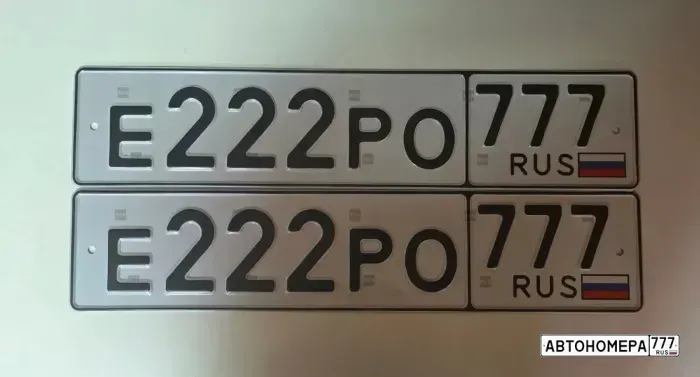 Номер Е222РО777 на автомобиле