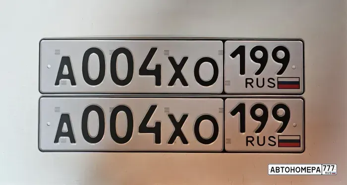 Номер А004ХО199 на автомобиле
