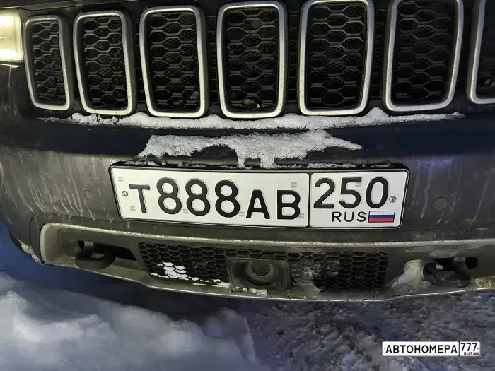 Номер Т888АВ250 на автомобиле