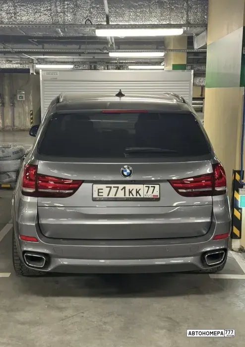 Номер Е771КК77 на автомобиле