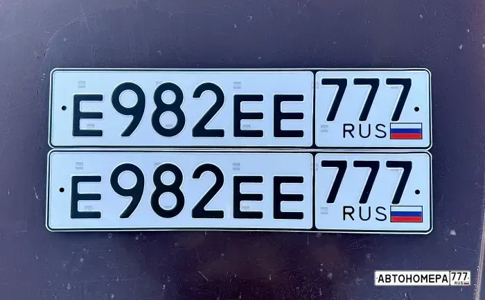Номер Е982ЕЕ777 на автомобиле