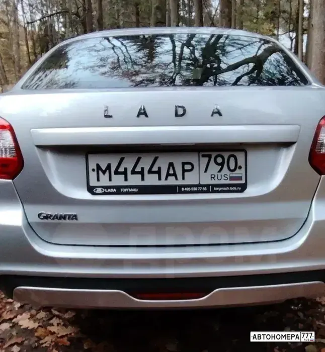 Номер М444АР790 на автомобиле