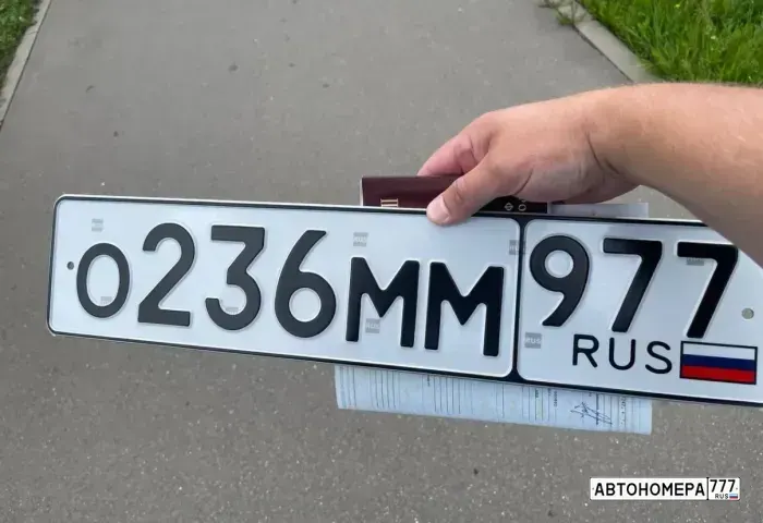 Номер О236ММ977 на автомобиле
