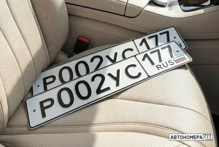 Номер Р002УС177 на автомобиле