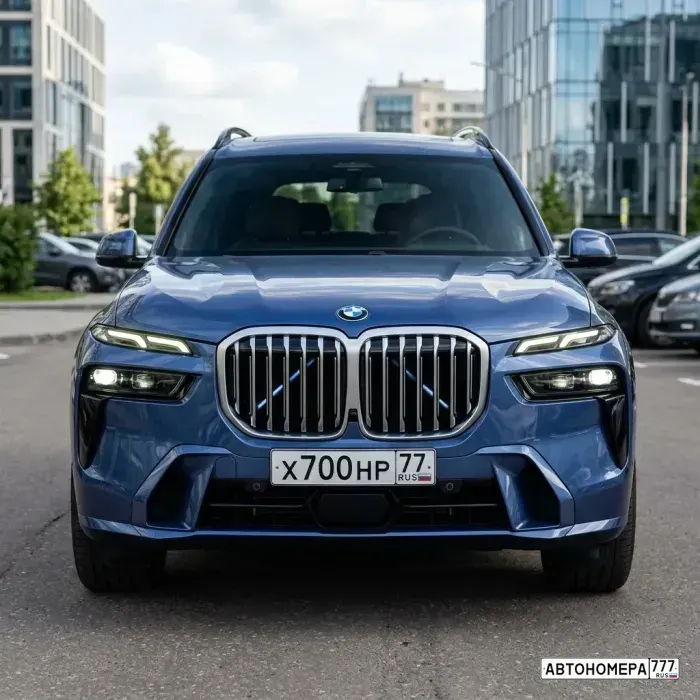 Номер Х700НР77 на автомобиле