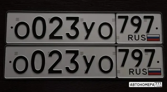 Номер О023УО797 на автомобиле