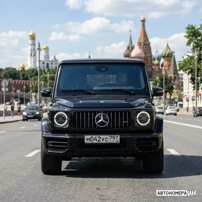 Номер М042УС797 на автомобиле