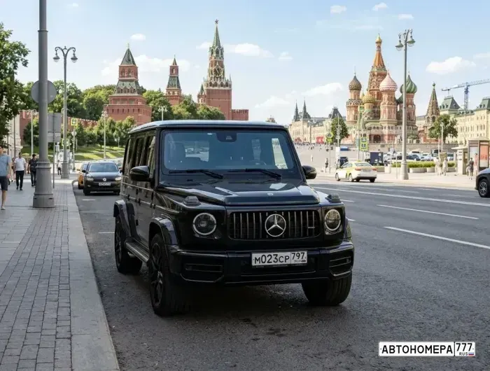 Номер М023СР797 на автомобиле
